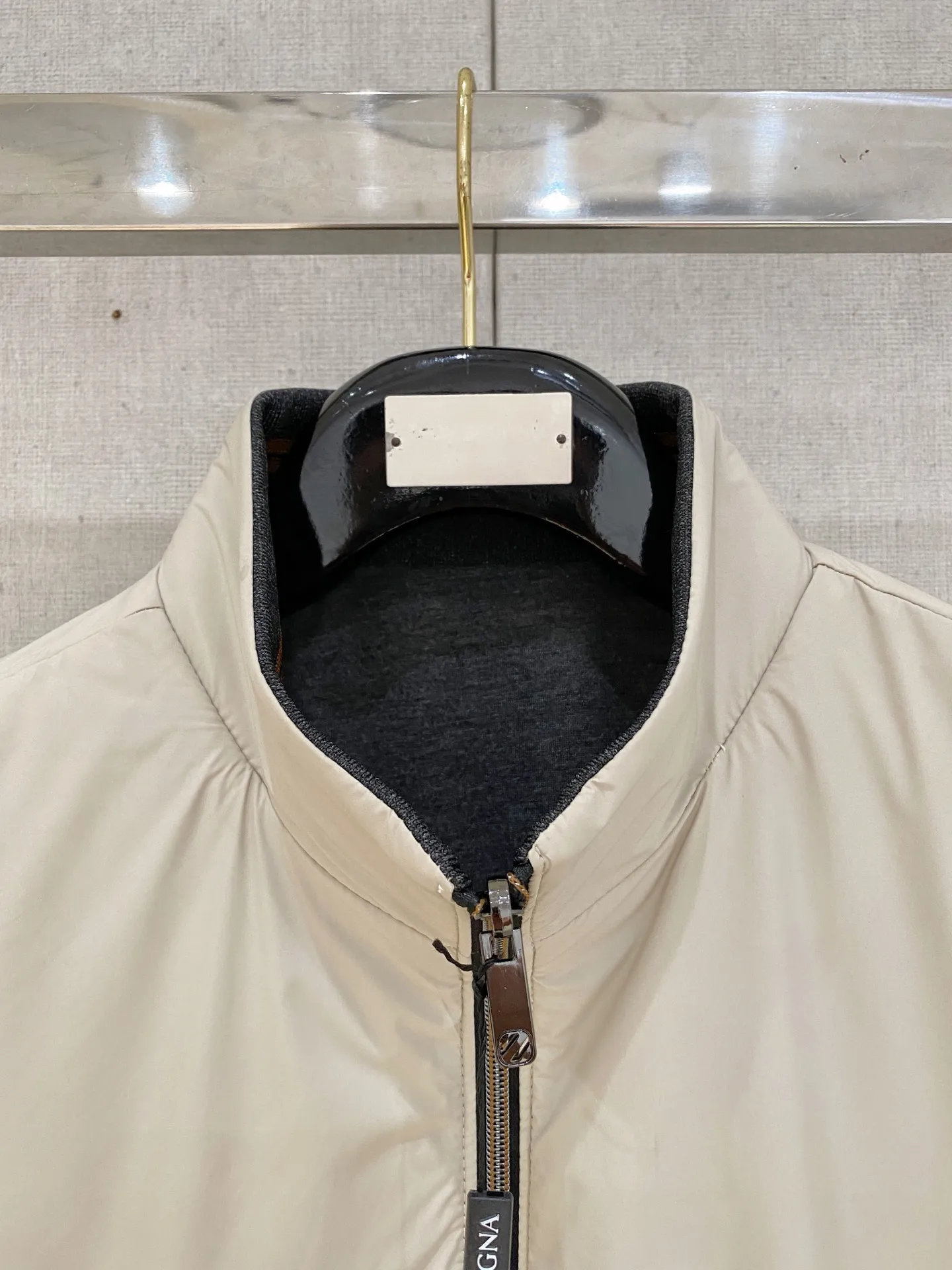 ZEGNA ✅ ： ， ， ； ， 。 ， ， 。 ✅ ：Classic ， ， ， ， 。 ✅ ： ， ， ； ， logo， ， 。 ： 、Cream White、Black。 ✅ ： ， ， ， 、 、 ， Versatile 。 Sizes：M-4XL